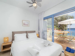 Lefkada Blue Luxury Apartments B2, Perigiali deck level