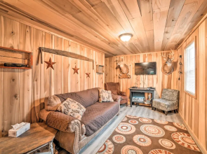 Remote Kentucky Cabin w/ Fire Pit & 2 Ponds