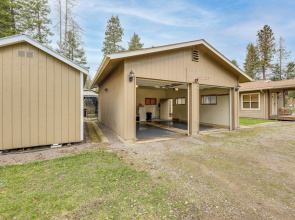 Columbia Falls Private Retreat: Pool Table & Deck!