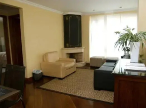 Lloyds Apartasuites Parque 93