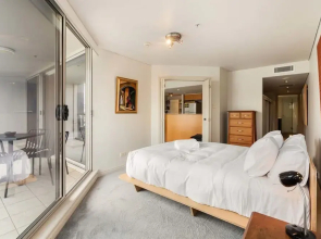 Apartment in Iconic Fingerwharf