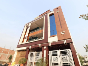 OYO 28244 Hotel The Green Town