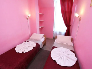 Krasny Kovrik na Pushkinskoy