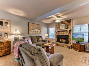 Pinon Park B11, 2 BR, Mountain Views, Deck, WiFi, Sleeps 4