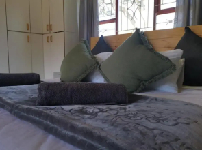 Cozy, peaceful garden cottage