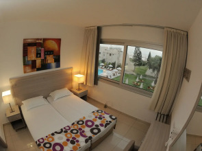 Frixos Suites Hotel Apartments