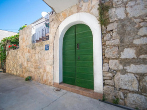 Hanna Cozy Old Stone House in the Center