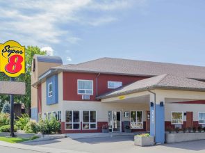 Super 8 by Wyndham Lethbridge