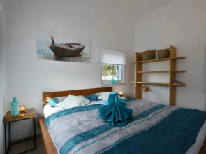 Golden and Green Acres Holiday Home With Pool and Sauna