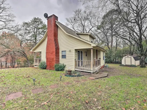 Tranquil Retreat w/ Dock on Lake Hamilton!