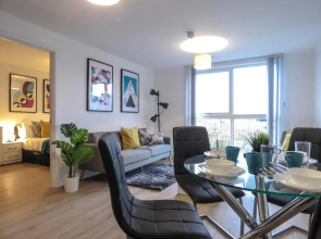 Tudors eSuites Canal Side Apartment