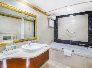 Sunday Hotel Holiday International Dubai