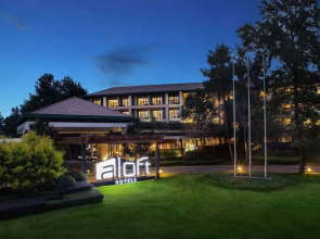 Aloft Chengdu Shixiang Lake