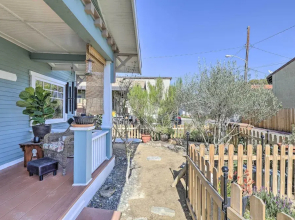 Charming Craftsman Bungalow With Garden & Hot Tub!