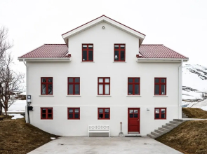 Karlsá Lodge