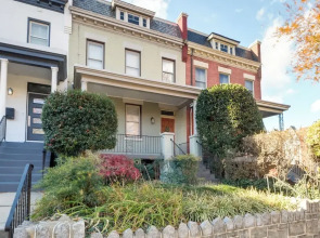 2 Mi to National Mall: Modern DC Home