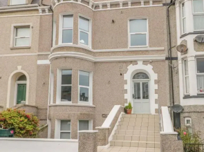 Coastal Gem Apartment by Seaside Llandudno