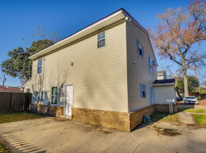 < 1 Mi to Beach! Quaint Norfolk Duplex w/ Yard