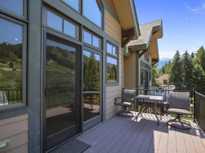 Slopeside Mountain Time Luxury Chalet by Winter Park Escapes