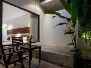 Lynnaya Urban River Resort