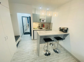 Вокруг света на улице Революции 1905 года