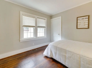 Pet-friendly Home w/ Yard, Near Downtown Royal Oak