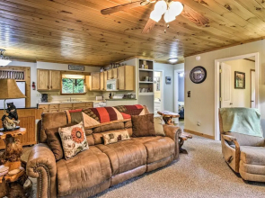 Robbinsville Cabin w/ Deck: 3 Mi to Fontana Lake!