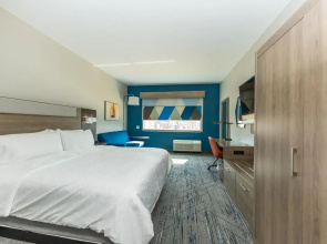 Holiday Inn Express & Suites Charlottesville - Mon