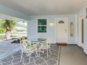 Walk to Parks, Eats & Bars: Stuart Home w/ Patio