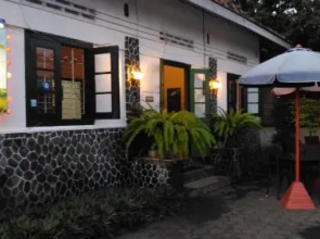 Holland Guest House Yogyakarta