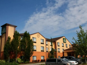 Evergreen Inn and Suites