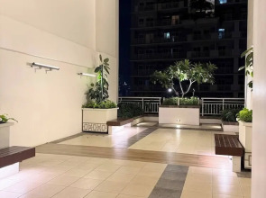 Aesthetic Cozy Apartment Condo With Pool Balcony & Deck