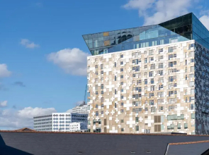 MAEVELA Apartments - Cube View City Centre Apartment - With Balcony View of The Cube - PS4 & Smart TV's