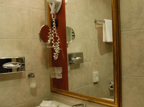 Hotel Golden Lake Resort