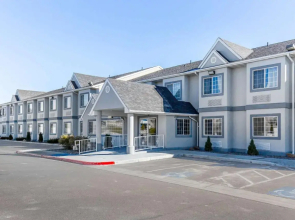 Econo Lodge Inn And Suites