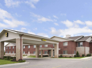 Super 8 by Wyndham Ava