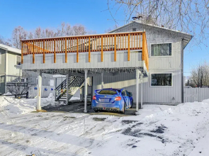 3 Mi to Dtwn: Apt w/ Shared Sauna in Anchorage