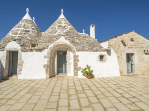Don Diego, Trulli Villa with pool