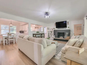 Gaylord Family Home: Walk to Shops & Restaurants!
