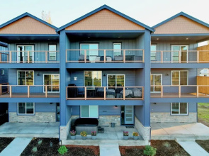River & Marina View: Hammond Townhome w/ Hot Tub
