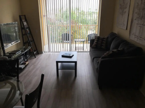 2Br 2bath Condo w Balcony 5min Conv Center 1496ft