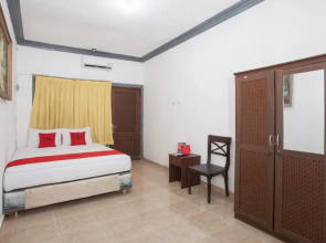 RedDoorz @ Jalan Dukuh Kupang Surabaya