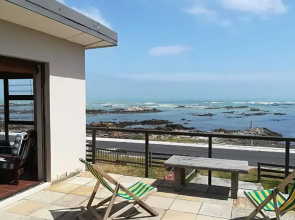 Franskraal-Rustic Family Beach House from R1450 per night, sleeps 6,min 2 nights