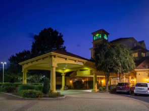 La Quinta Inn & Suites by Wyndham Charlotte Airport South