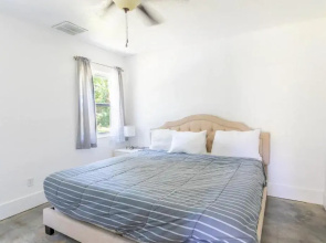 Siesta Key bungalow walking distance to beach ! name: Siesta Side A
