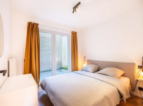 Apartment on Zeedijk With Stunning Sea Views