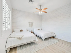 Villa Oasis A Stunning Pool Experience Minutes to Vegas Strip Spa Waterfall RV Parking 5 Bedrms 6 Beds 1 Story