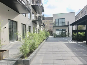 Townhouse Studio w Large Private Balcony