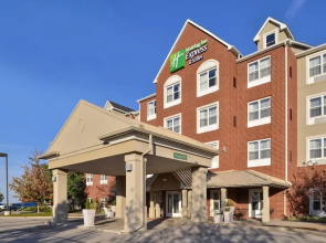 Holiday Inn Express & Suites St. Louis West-O'Fallon