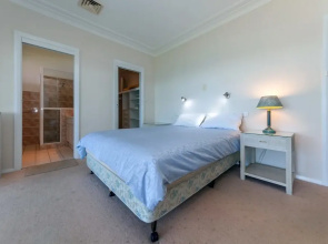 Seaview Crescent, 8